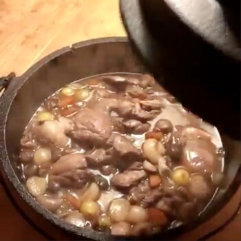 Coq au vin in de Dutch oven